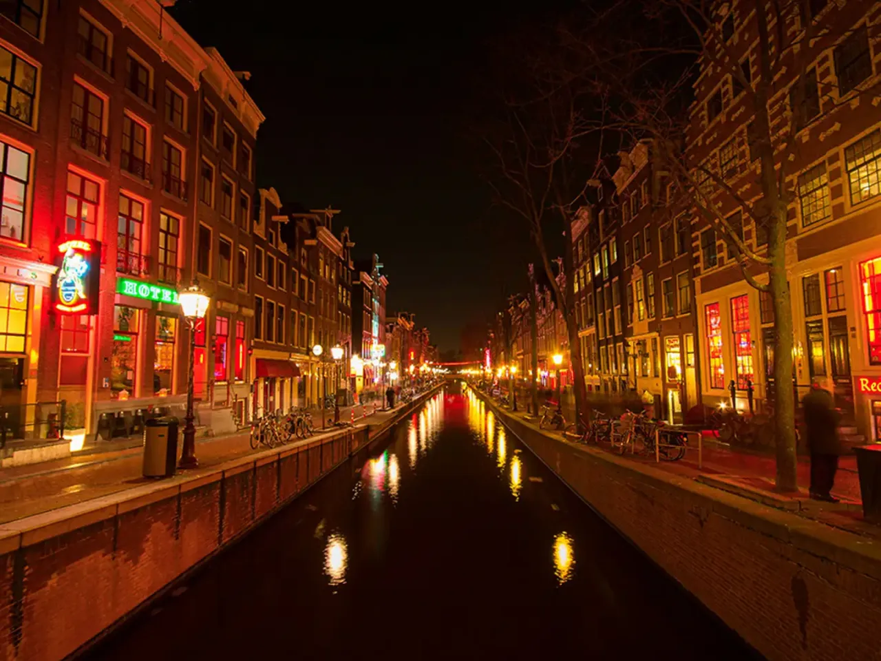 Zdjęcie Niebieska ulica Amsterdam: co musisz wiedzieć przed wizytą w De Wallen