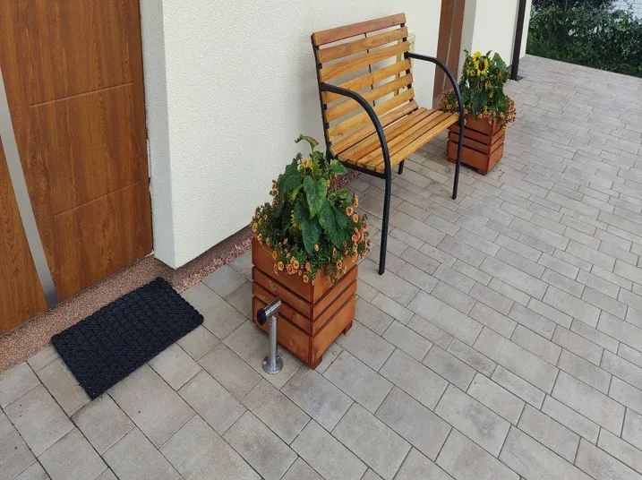 Zdjęcie Gdzie zamontować odbojnik do drzwi, aby uniknąć uszkodzeń?