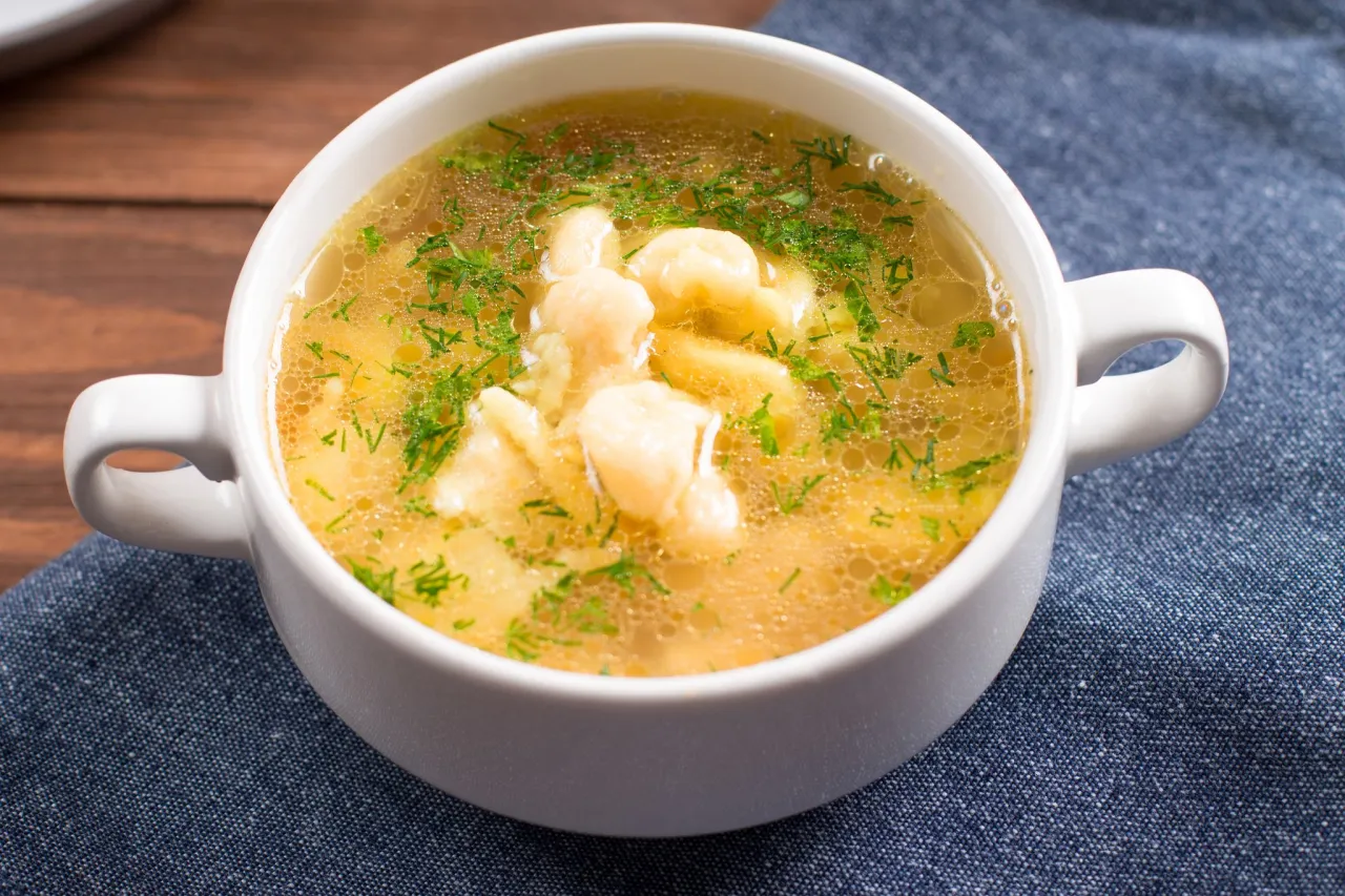 Zdjęcie Jak zrobić zupę zacierkową - prosty przepis na tradycyjną potrawę