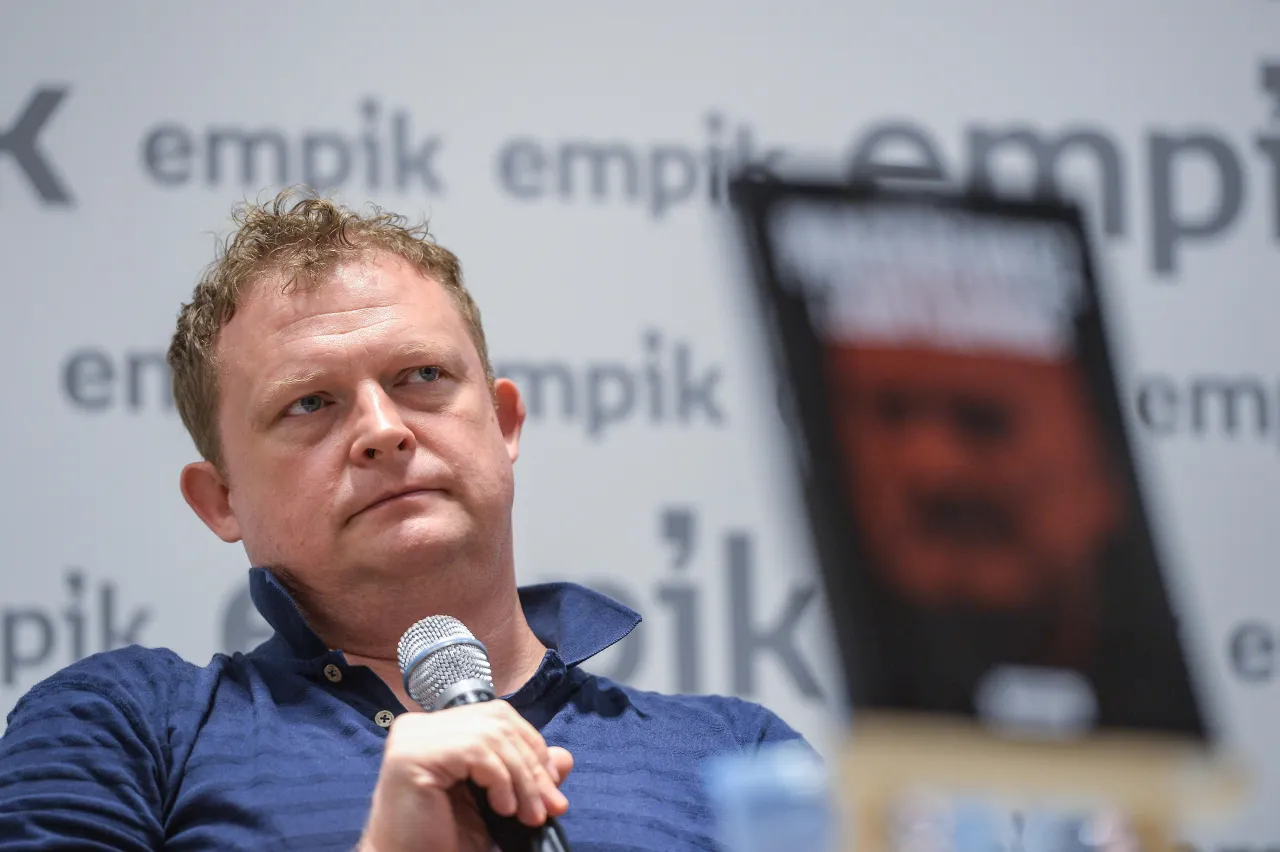 Zdjęcie Tomasz Piątek autorem kontrowersyjnej książki o Macierewiczu - fakty