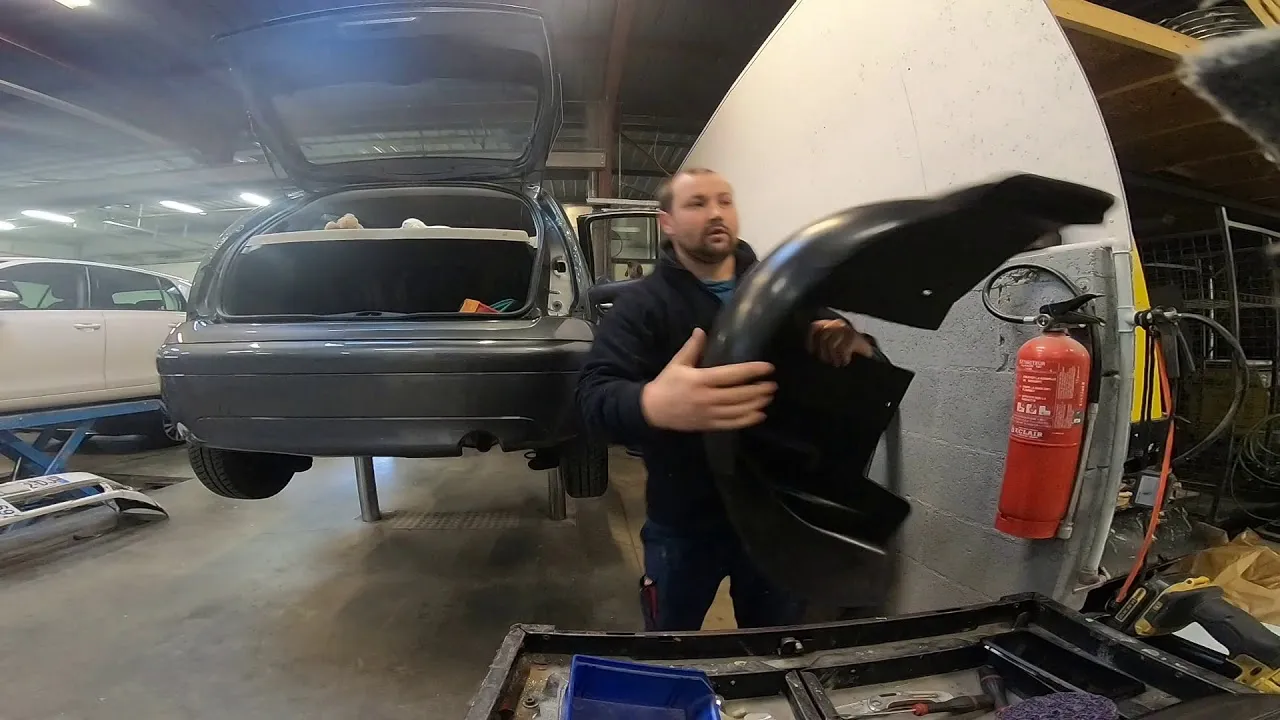Zdjęcie Jak łatwo i bezpiecznie zdjąć tylny zderzak w Citroenie C4 – krok po kroku