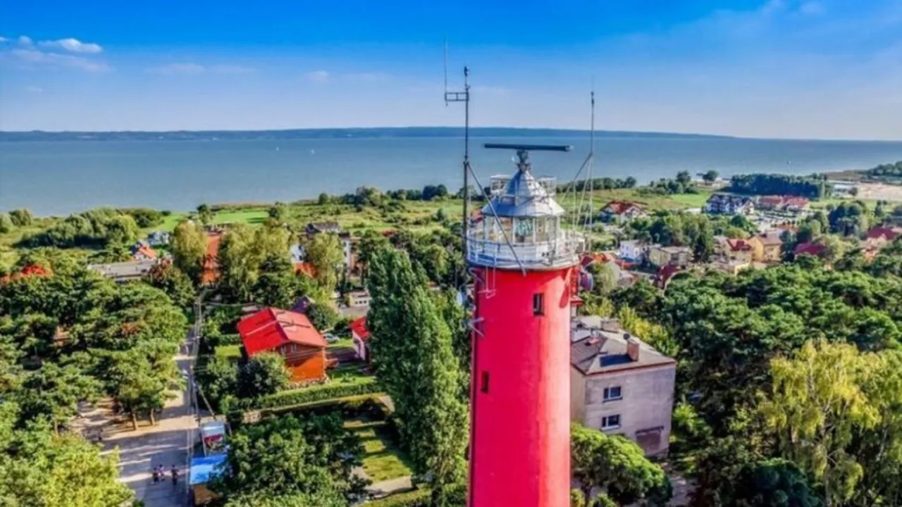 Zdjęcie Gdzie leży Krynica Morska? Odkryj jej niezwykłe położenie i atrakcje