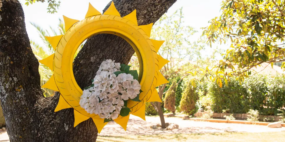 Zdjęcie Crea una hermosa maceta con neumático y transforma tu jardín fácilmente