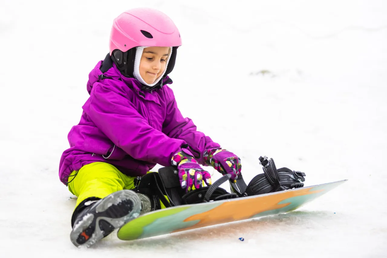 Zdjęcie Od kiedy uczyć dziecko jazdy na snowboardzie, aby uniknąć kontuzji?