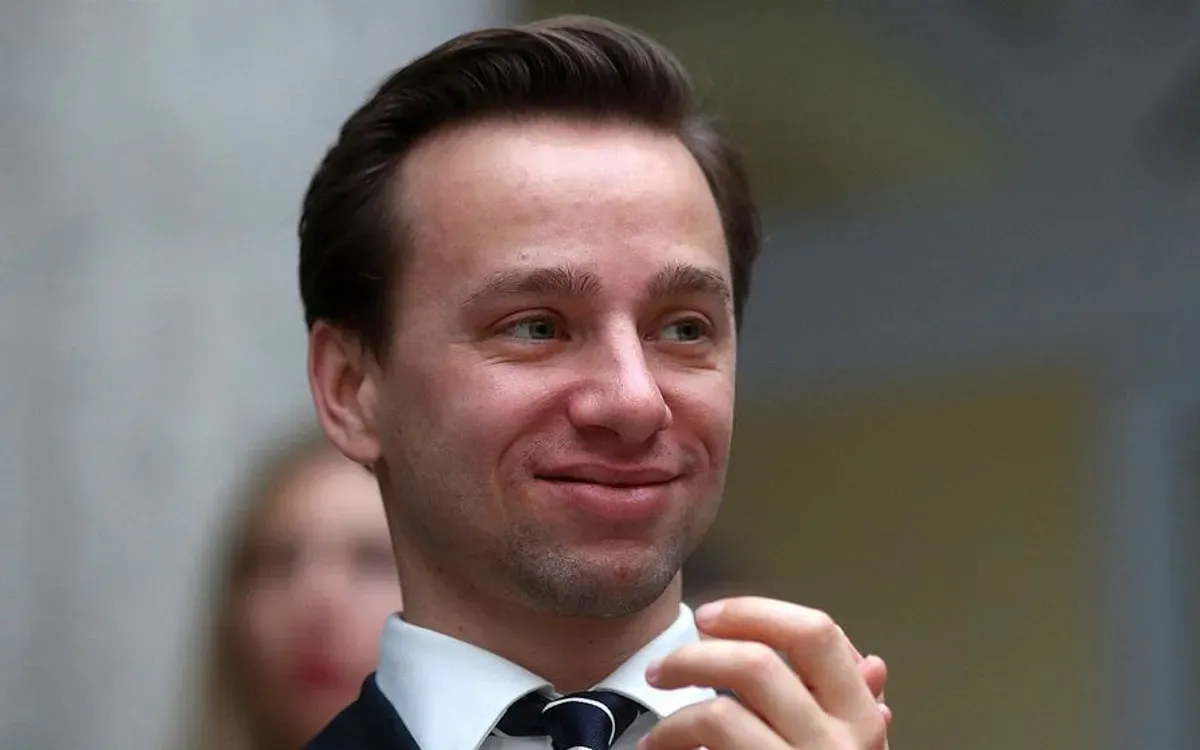 Zdjęcie Czy Bosak ma wyższe wykształcenie? Zaskakujące fakty o jego edukacji