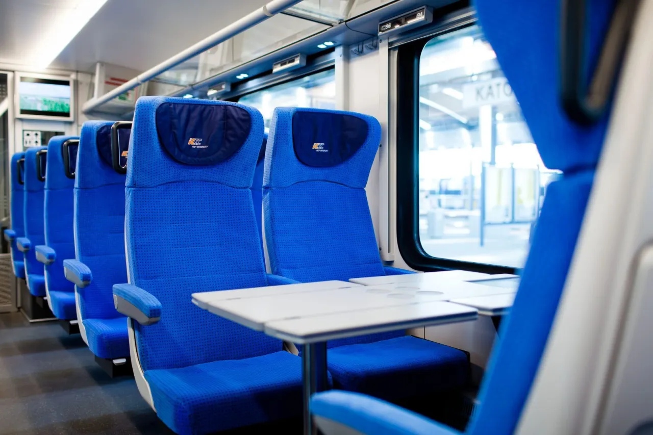 Zdjęcie Gdzie bagaż w pociągu intercity? Sprawdź zasady i miejsca przechowywania