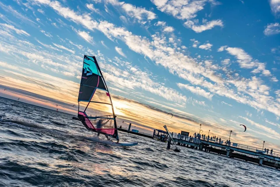 Zdjęcie Jaki żagiel do windsurfingu? Wybierz idealny dla siebie sprzęt