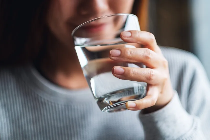 Zdjęcie Ile kcal ma woda? Prawda o kaloriach w różnych rodzajach wody