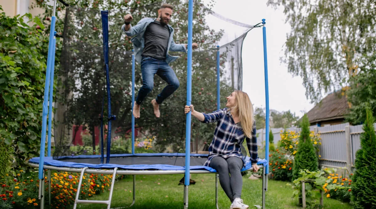 Zdjęcie Jak wybrać najlepszą trampolinę ogrodową dla dzieci, aby zapewnić im bezpieczeństwo?