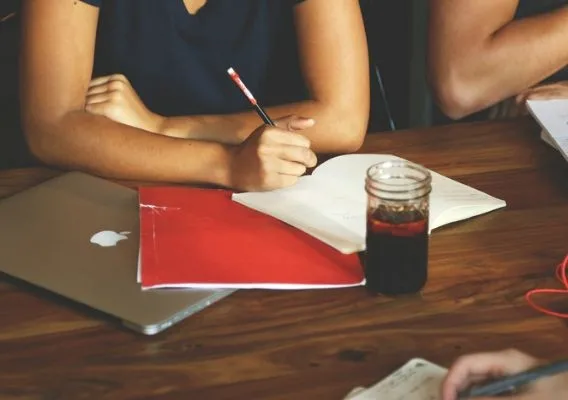 Zdjęcie Jak znaleźć pracę po studiach bez doświadczenia i uniknąć porażki