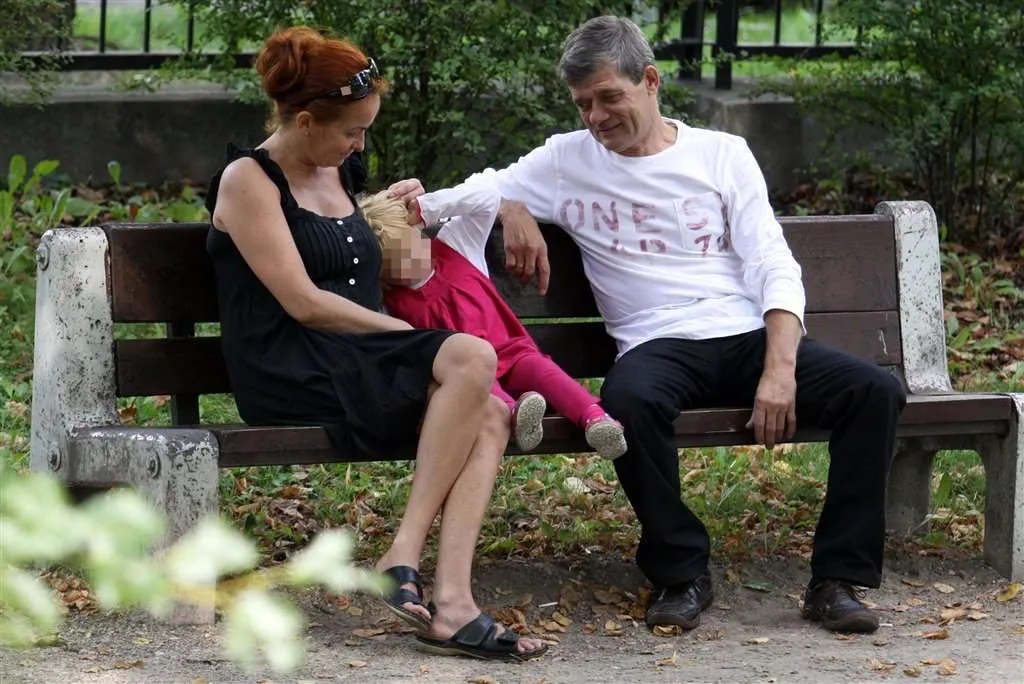 Zdjęcie Kim jest żona Henryka Gołębiewskiego? Poznaj Marzennę Matusik i ich życie.