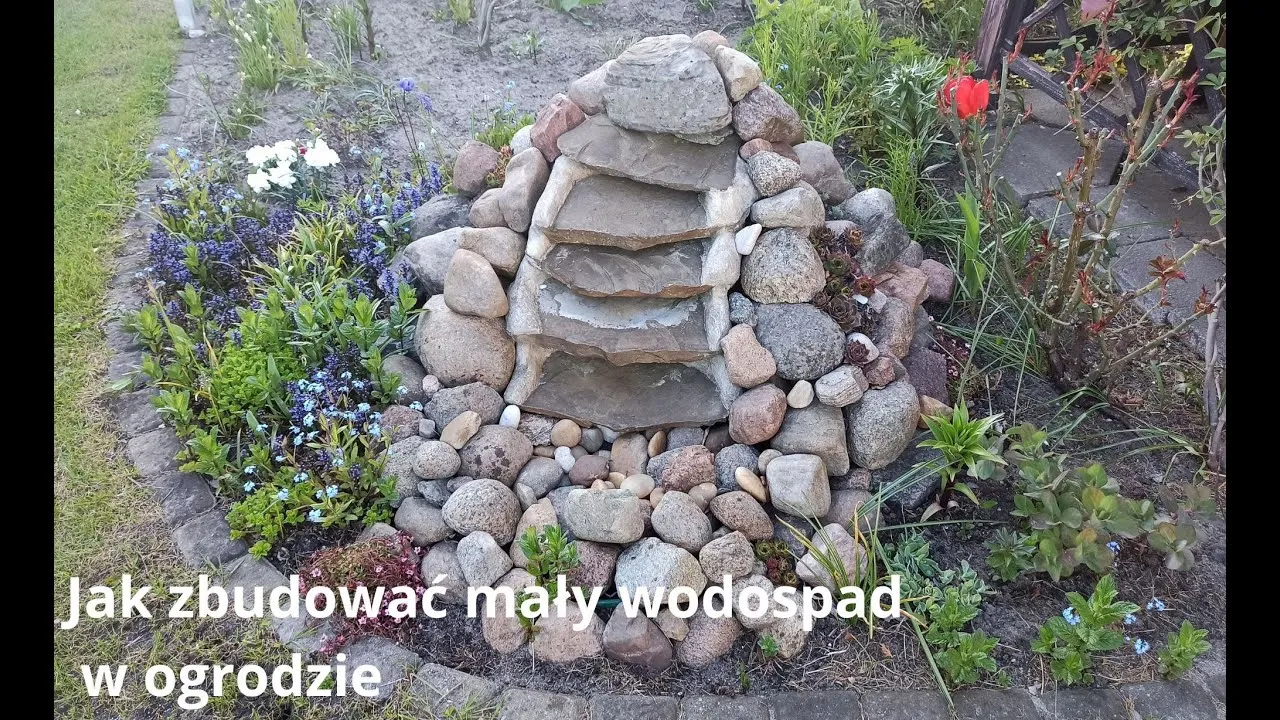 Zdjęcie Jak zrobić mały wodospad w ogrodzie - uniknij najczęstszych błędów