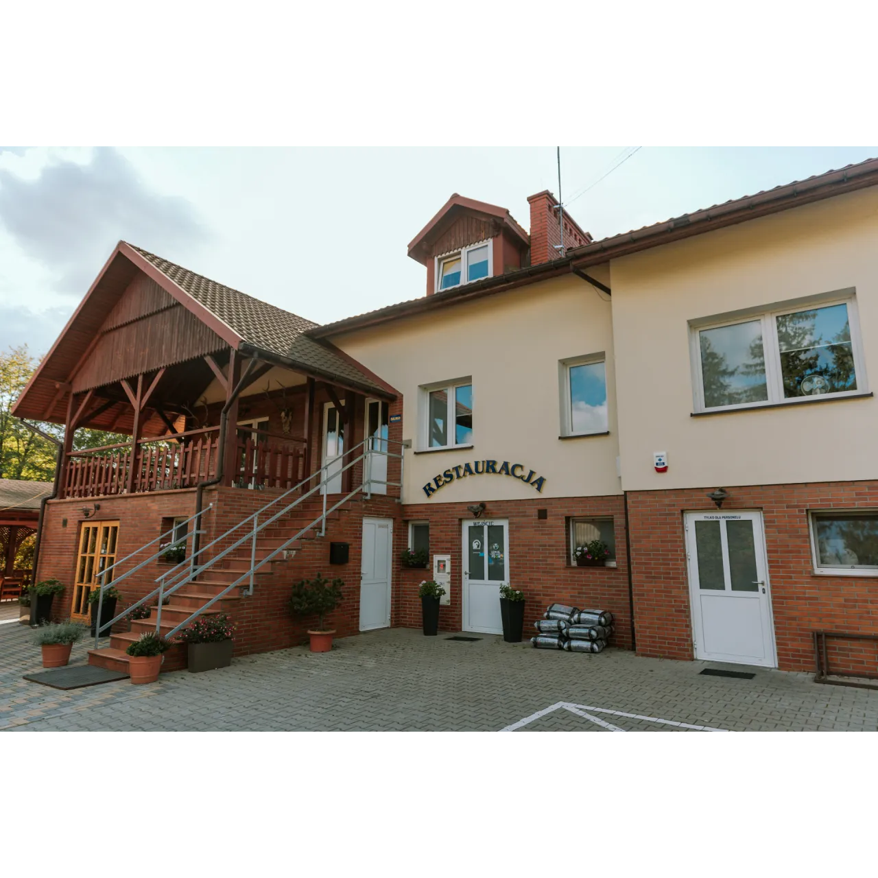 Zdjęcie Stadnina koni Leśna Wola Rzeszów - wyjątkowe jazdy i obozy jeździeckie