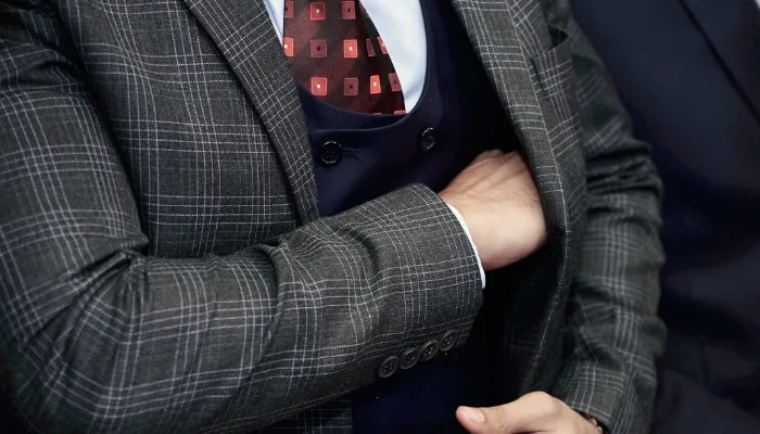 Zdjęcie Mucha czy krawat dla ojca pana młodego - poradnik eleganckich stylizacji