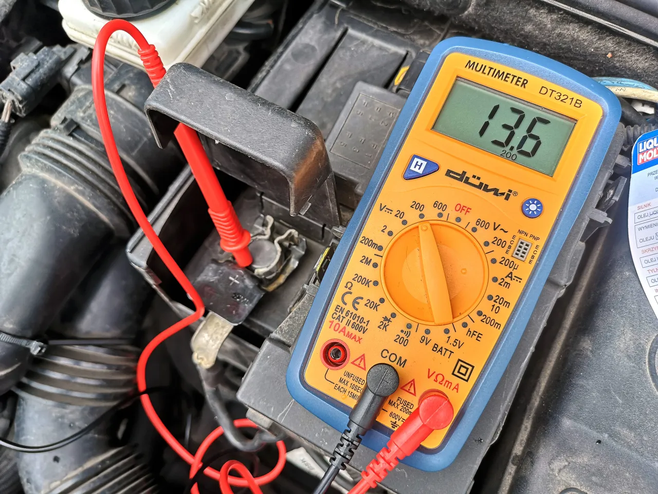 Zdjęcie Jakie napięcie w samochodzie elektrycznym? Poznaj kluczowe różnice