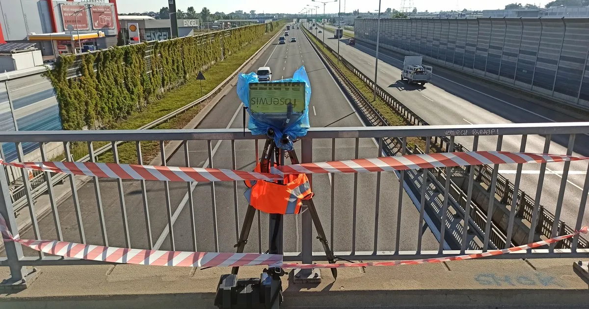 Zdjęcie Jaką odległość między samochodami na autostradzie zachować, by uniknąć mandatu?