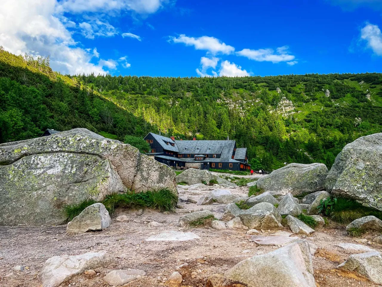 Zdjęcie Ile kosztuje nocleg w schronisku? Ceny w górach, które zaskakują
