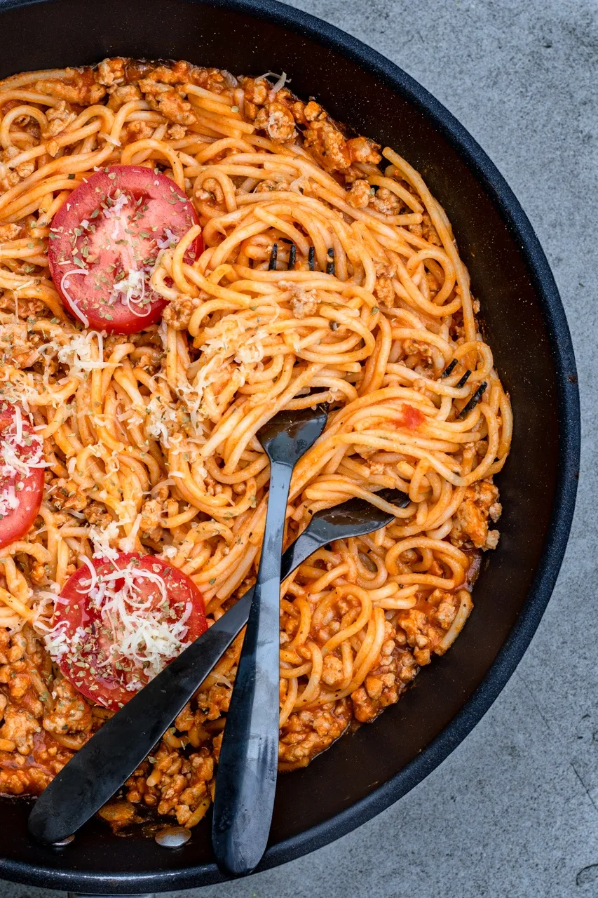 Zdjęcie Prosty przepis na spaghetti ze świeżych pomidorów, który zachwyca smakiem