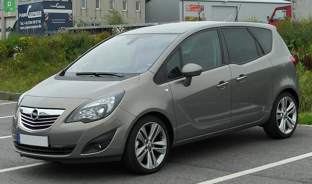 Zdjęcie Pojemność baku Opel Meriva - ile litrów ma Twój model?