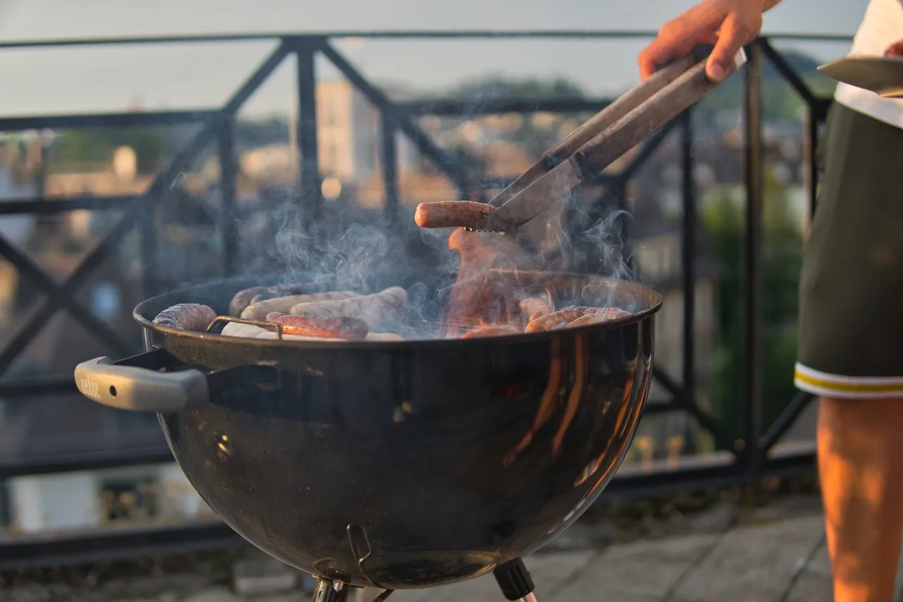 Zdjęcie Jak wybrać idealny grill balkonowy, aby uniknąć problemów z sąsiadami