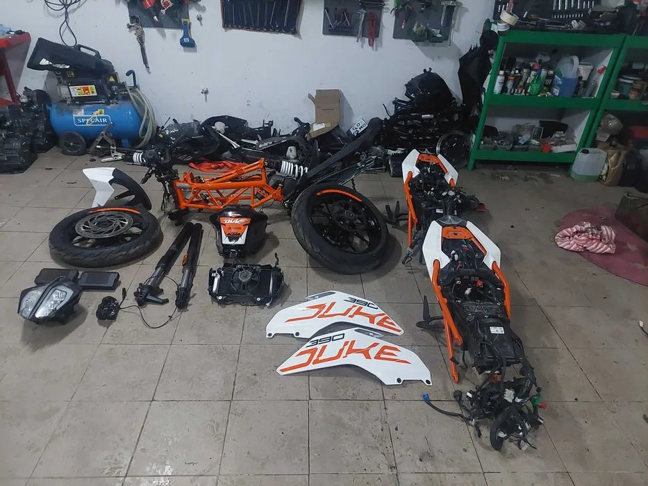 Zdjęcie Najlepsze plastiki do Husqvarna WR 125 - uniknij kosztownych błędów