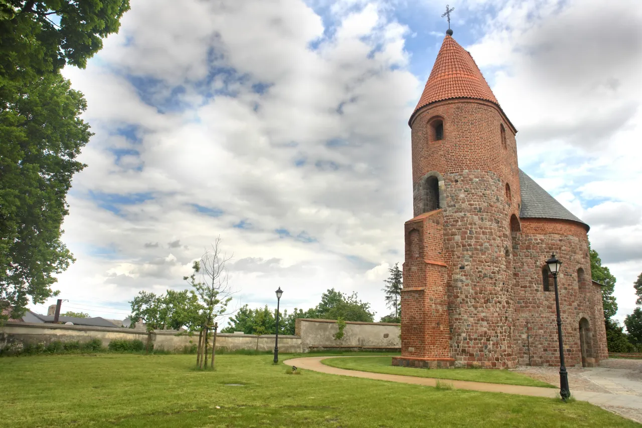 Zdjęcie Co to jest styl romański? Odkryj jego tajemnice i cechy architektury