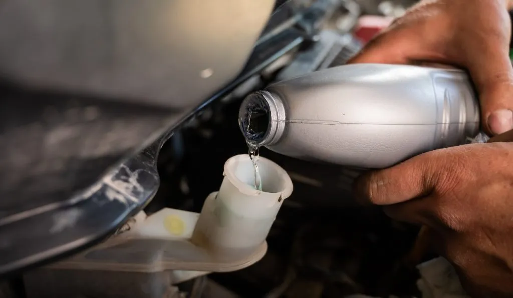 Zdjęcie Bremsflüssigkeit wechseln Anleitung – So vermeiden Sie teure Fehler