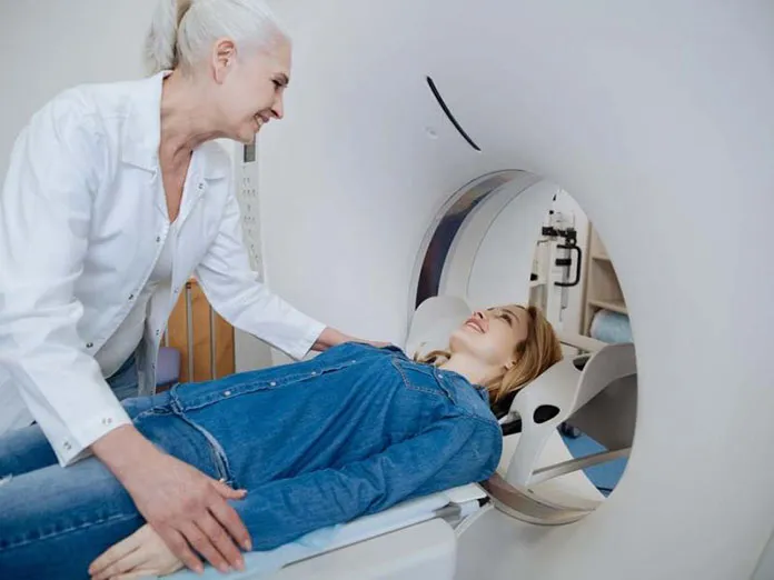 Zdjęcie Jak wygląda badanie neurologiczne kręgosłupa? Poznaj szczegóły i oczekiwania