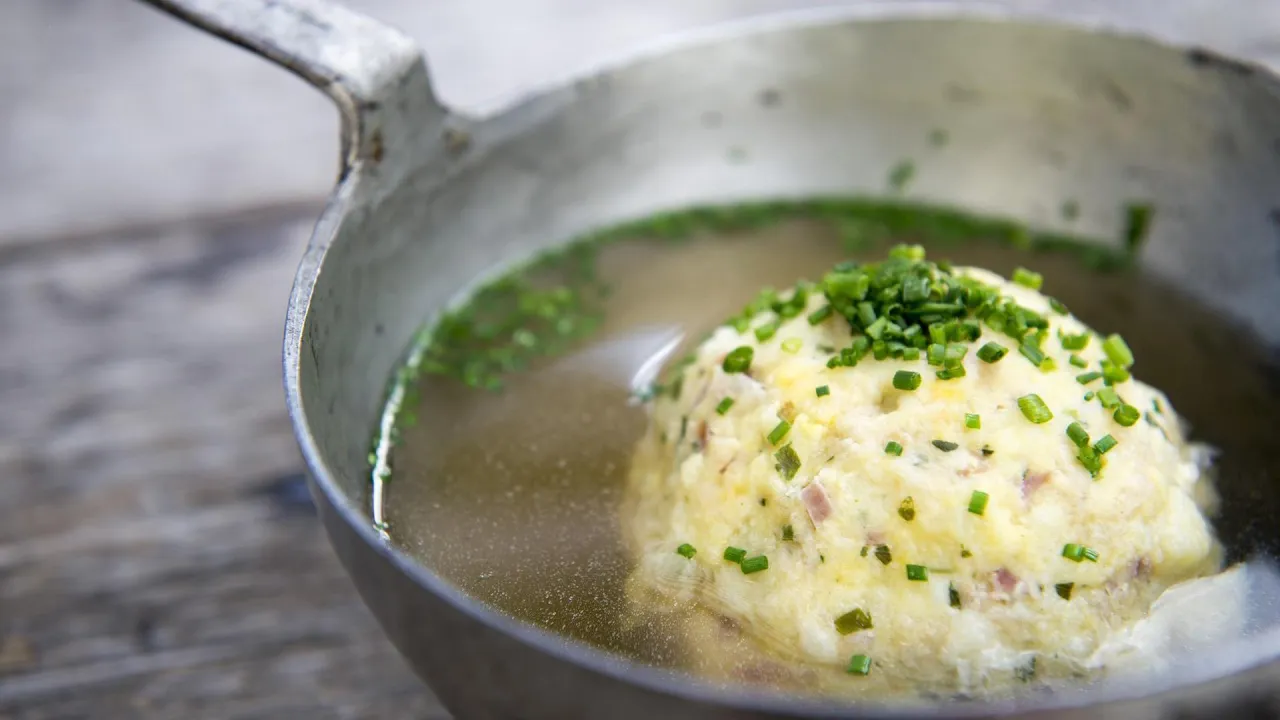 Zdjęcie Einfaches Rezept für Speckknödel – Traditionelle österreichische Köstlichkeit