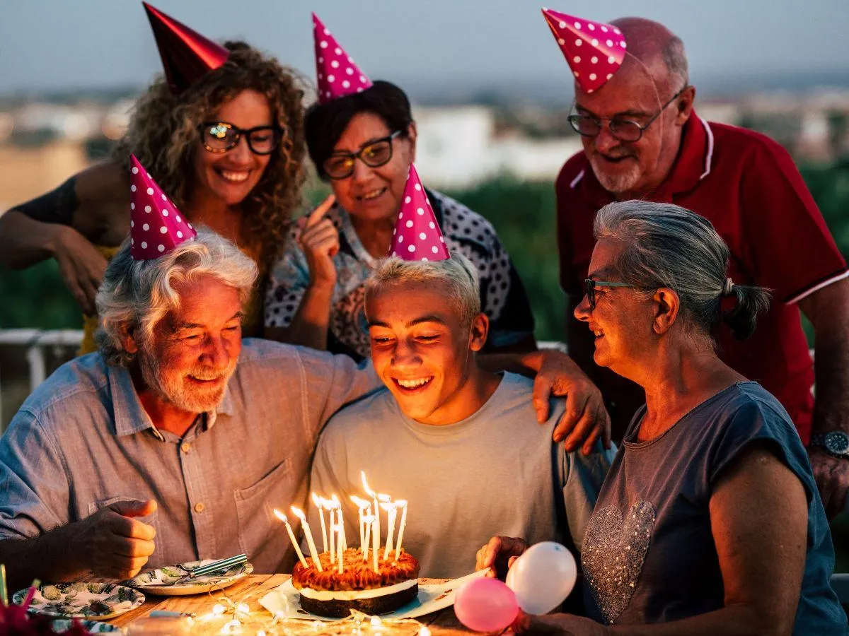 Zdjęcie Ile dać na 18 jako chrzestna? Sprawdź co jest odpowiednie dla Ciebie