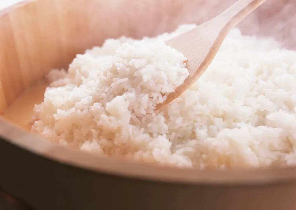 Zdjęcie Czy solić ryż do sushi? Dowiedz się, dlaczego to nie jest konieczne