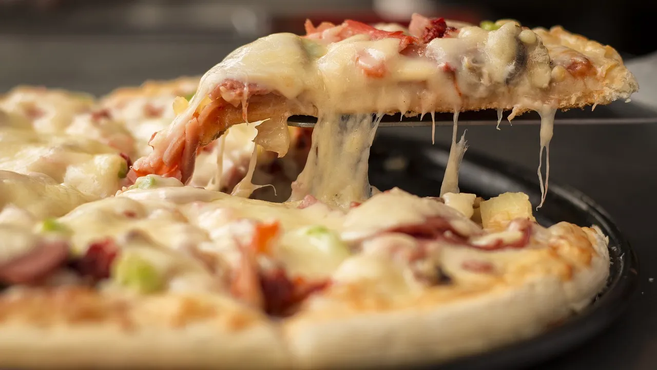 Zdjęcie Jak zrobić miękkie ciasto na pizzę? Proste triki, które zawsze działają