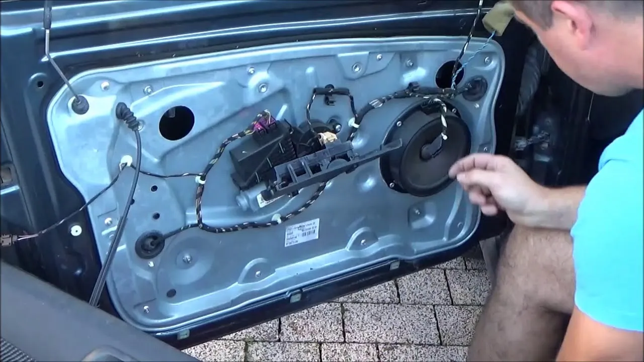 Zdjęcie Jak podnieść szybę elektryczną w samochodzie, gdy nie działa? Proste kroki i porady