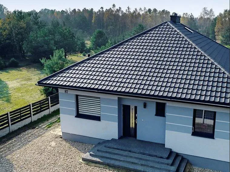 Zdjęcie Ile kosztuje dach na dom? Sprawdź, co wpłynie na cenę dachu