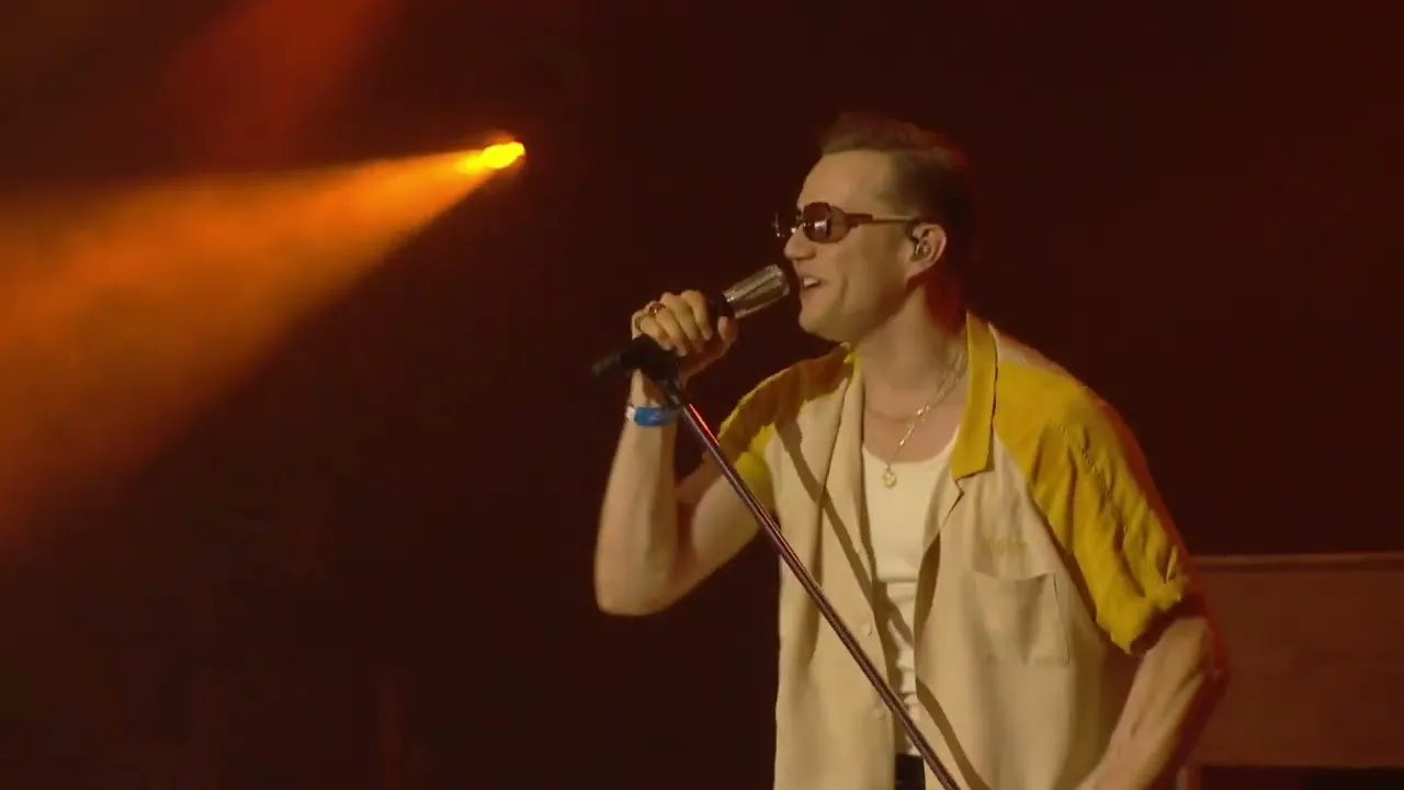 Zdjęcie Ile trwa koncert Mrozu? Sprawdź, co wpływa na długość występu