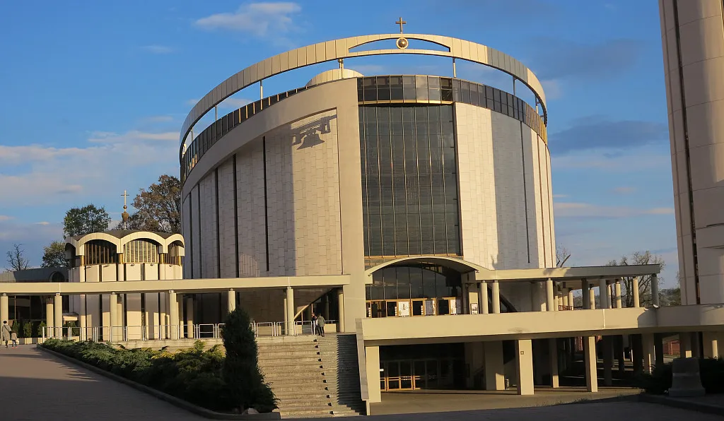 Zdjęcie Sanktuarium w Łagiewnikach: Historia, architektura i znaczenie miłosierdzia