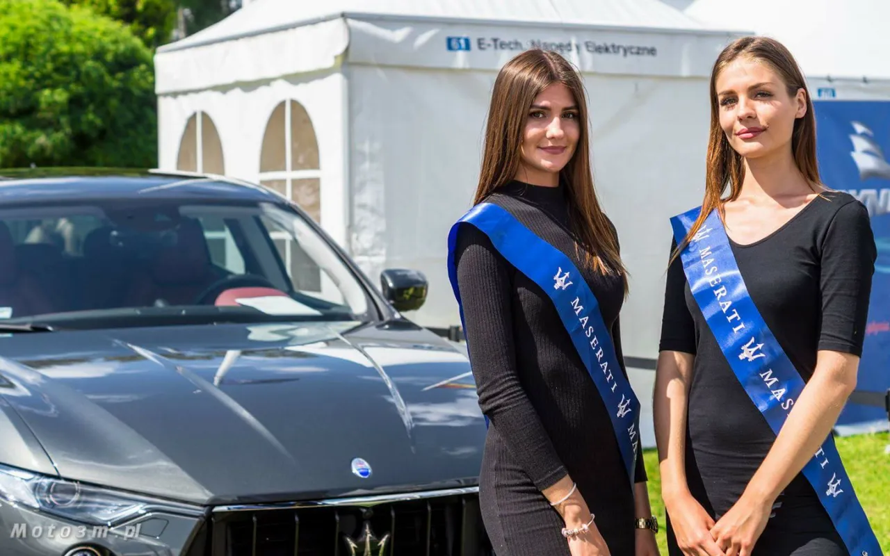 Zdjęcie Targi motoryzacyjne hostessy: Rola i wymagania w branży auto