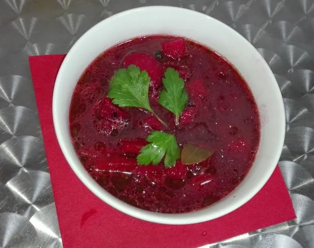 Zdjęcie Ile kalorii ma zupa buraczkowa? Sprawdź, co naprawdę zawiera