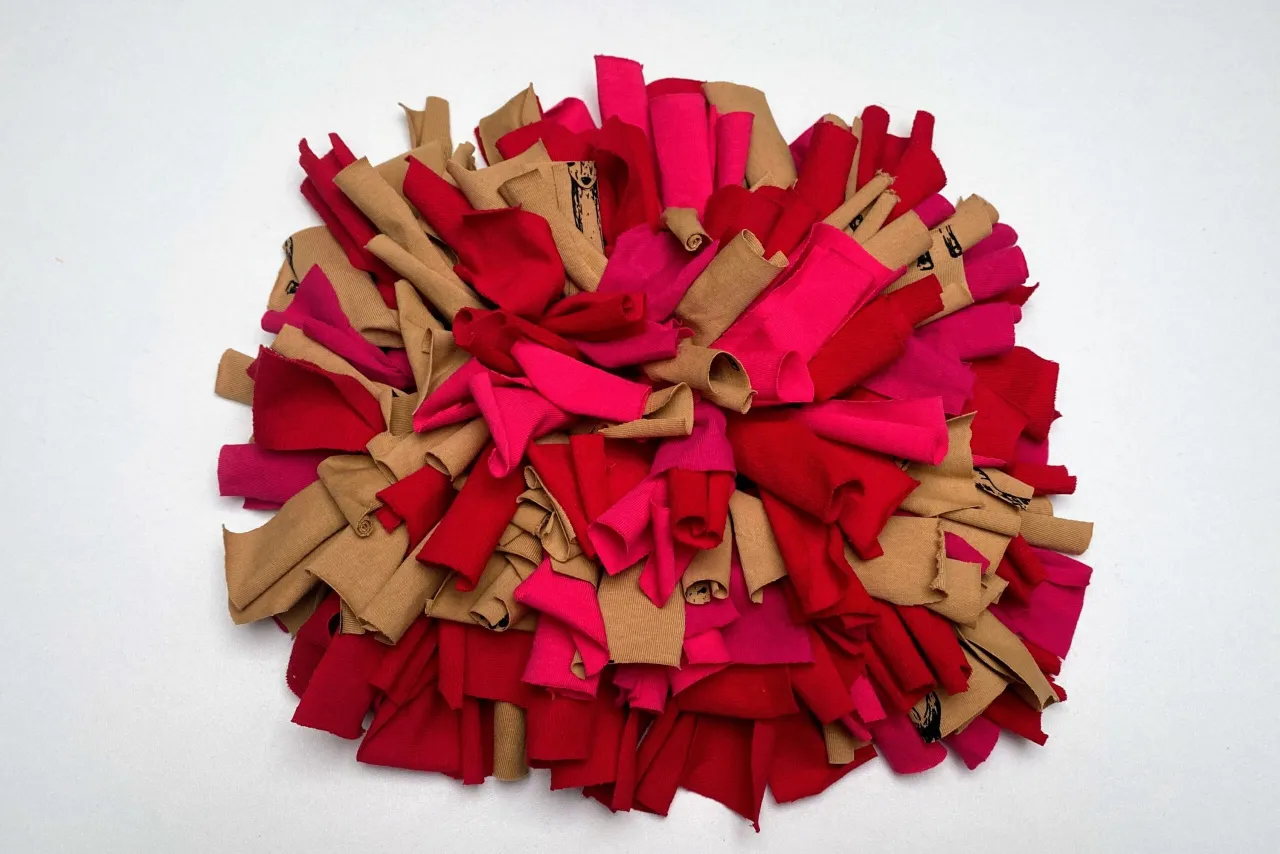 Zdjęcie Jak zrobić fajne ciuchy ze starych: proste pomysły na upcycling