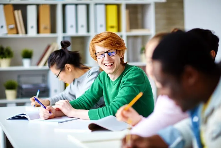 Zdjęcie Jakie ma się wykształcenie bez matury? Odkryj alternatywy edukacyjne