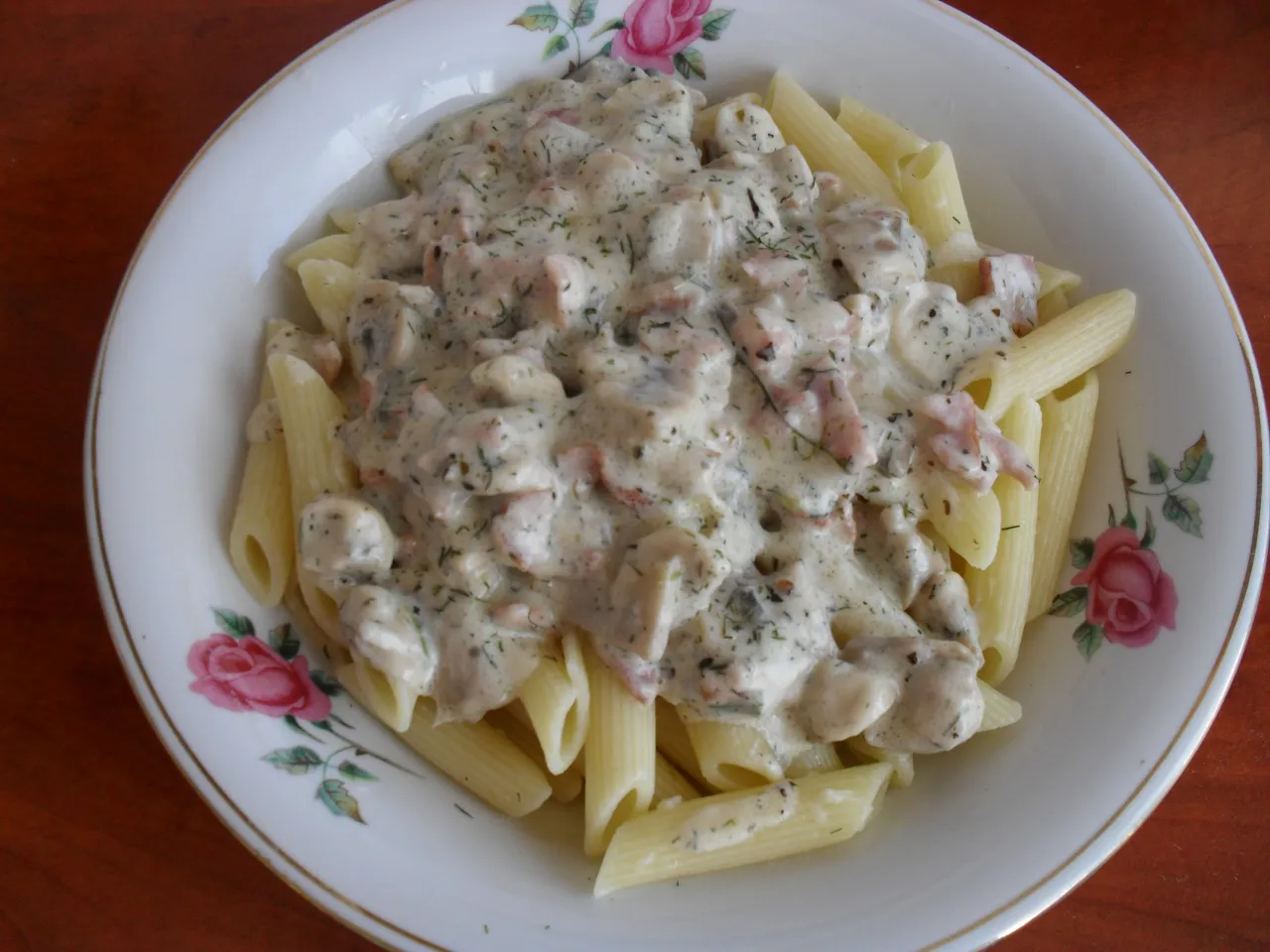 Zdjęcie Penne z pieczarkami w sosie śmietanowym – prosty przepis na obiad