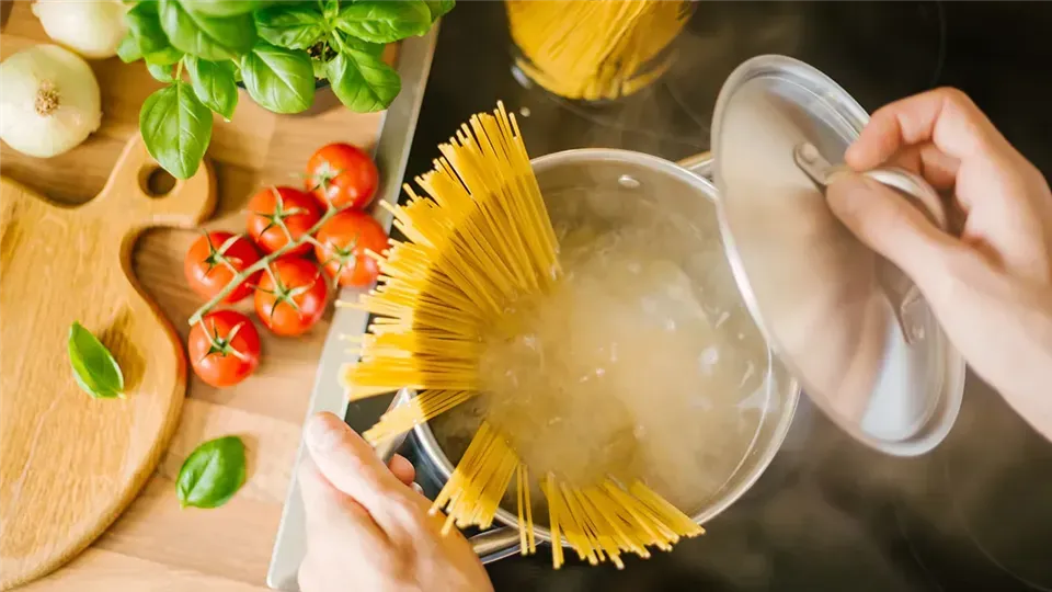 Zdjęcie Jak długo gotować makaron spaghetti, aby uniknąć rozgotowania?