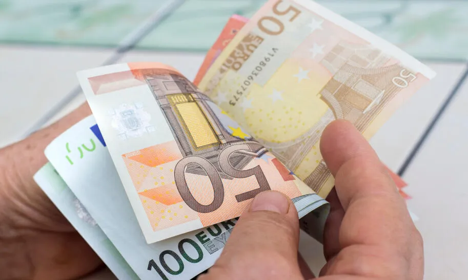 Zdjęcie Czy w NBP można wymienić walutę? Poznaj ważne informacje i zasady