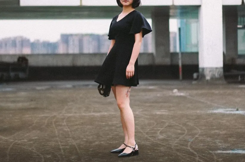 Zdjęcie Czarna sportowa sukienka stylizacje, które odmienią Twój look na każdą okazję