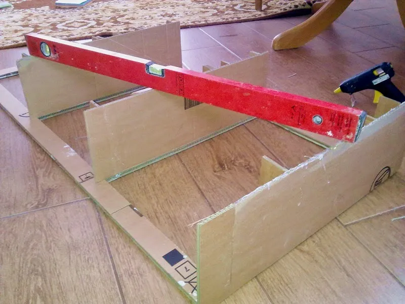 Zdjęcie Jak zrobić buty z kartonu - proste kroki do kreatywnego projektu DIY