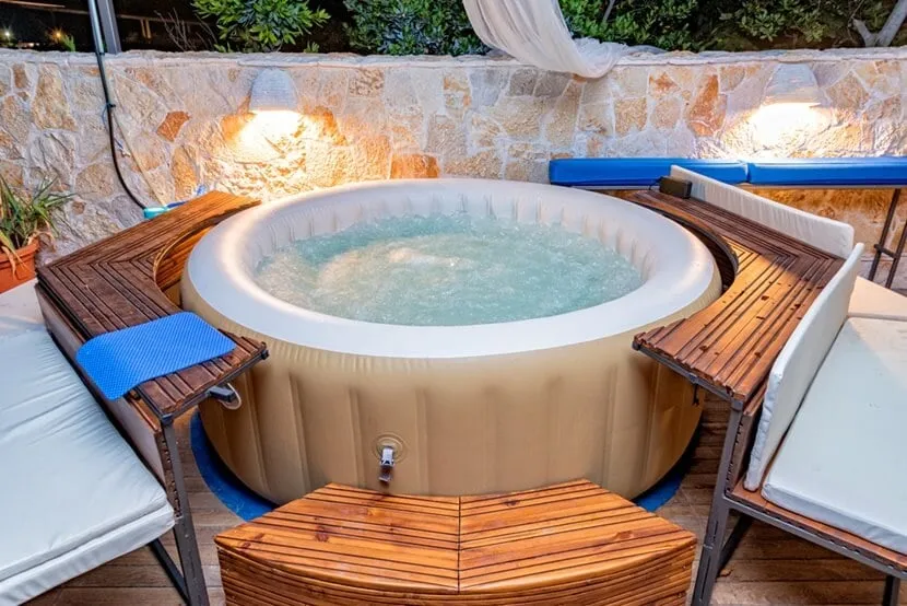 Zdjęcie Czy dmuchane jacuzzi ogrodowe to mądra inwestycja? Zalety i wady