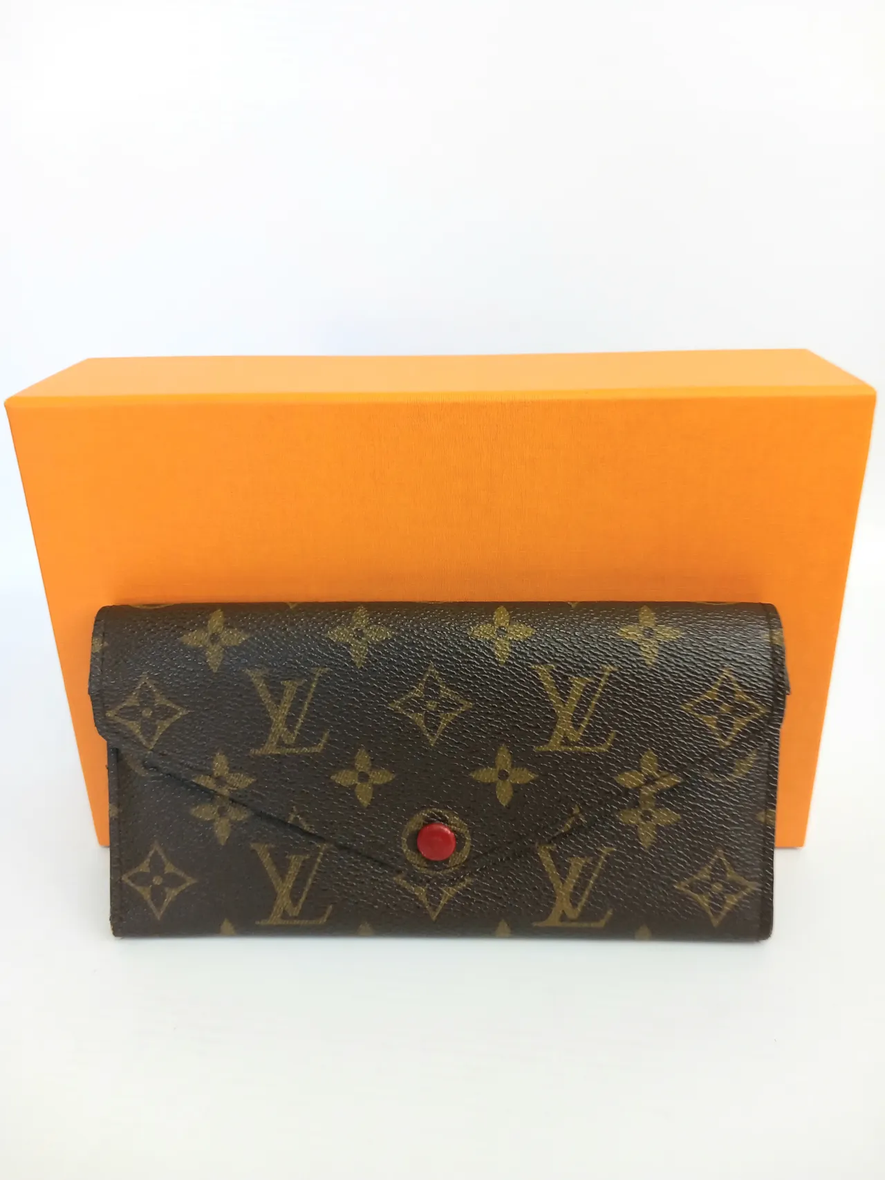 Zdjęcie Ile kosztuje portfel Louis Vuitton? Ceny, modele i autentyczność