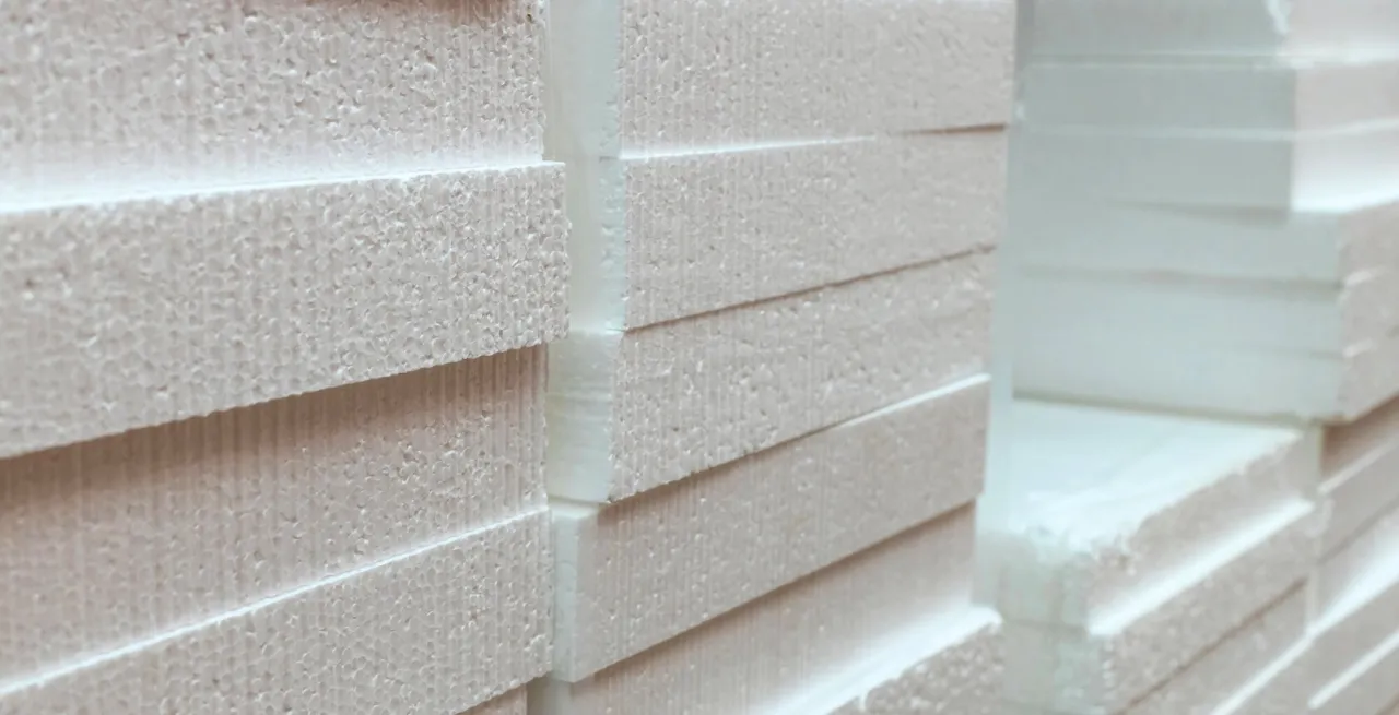 Zdjęcie Czy styropian jest paroprzepuszczalny? Odkryj jego właściwości i zastosowania