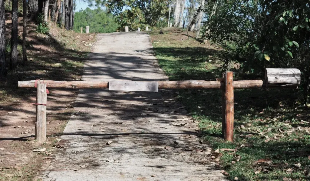 Zdjęcie Jak otworzyć szlaban na osiedlu - najprostsze sposoby i porady