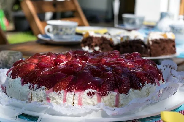 Zdjęcie Ciasto niespodzianka przepis – zaskocz swoich gości pysznym deserem